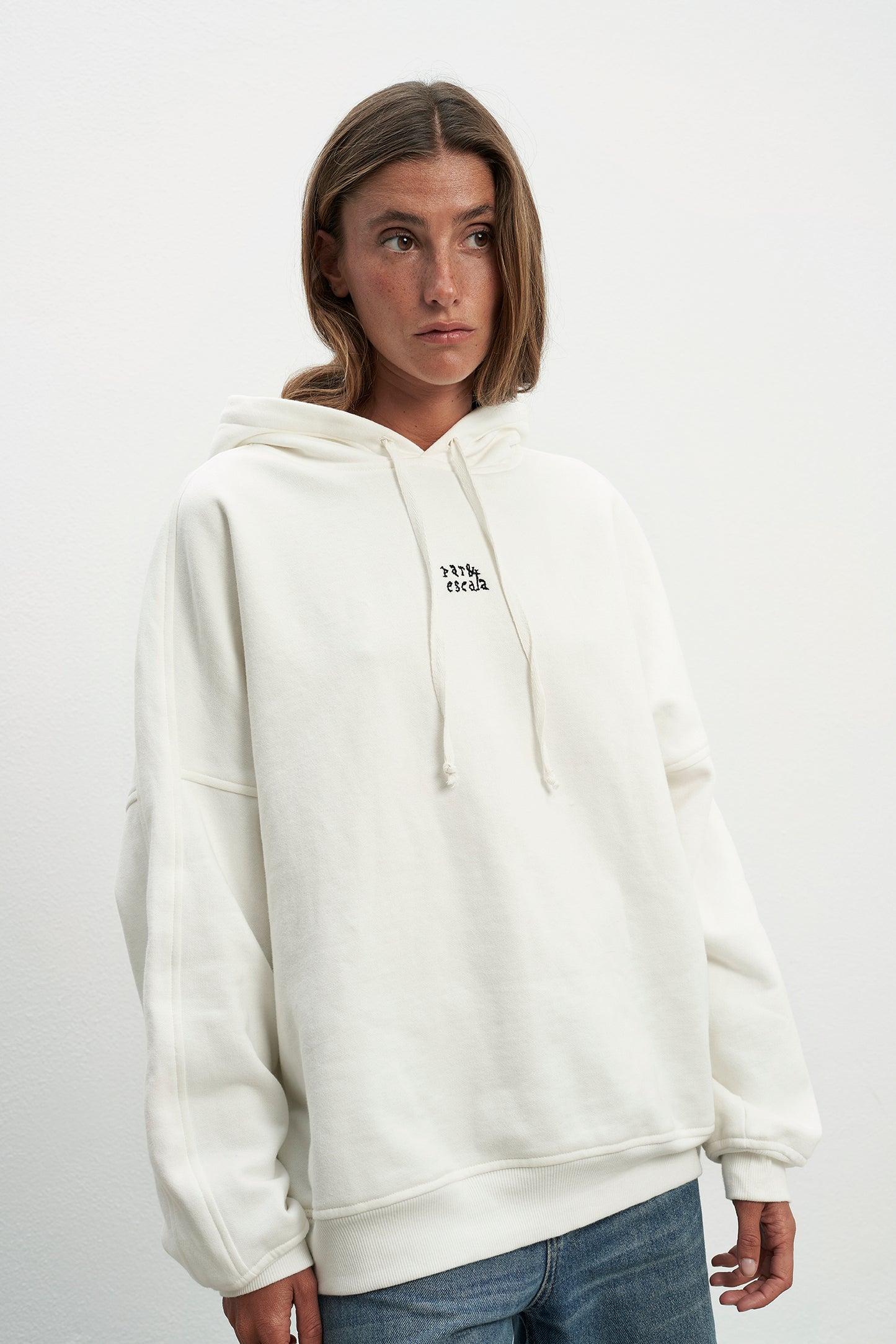 Par y escala white Hood