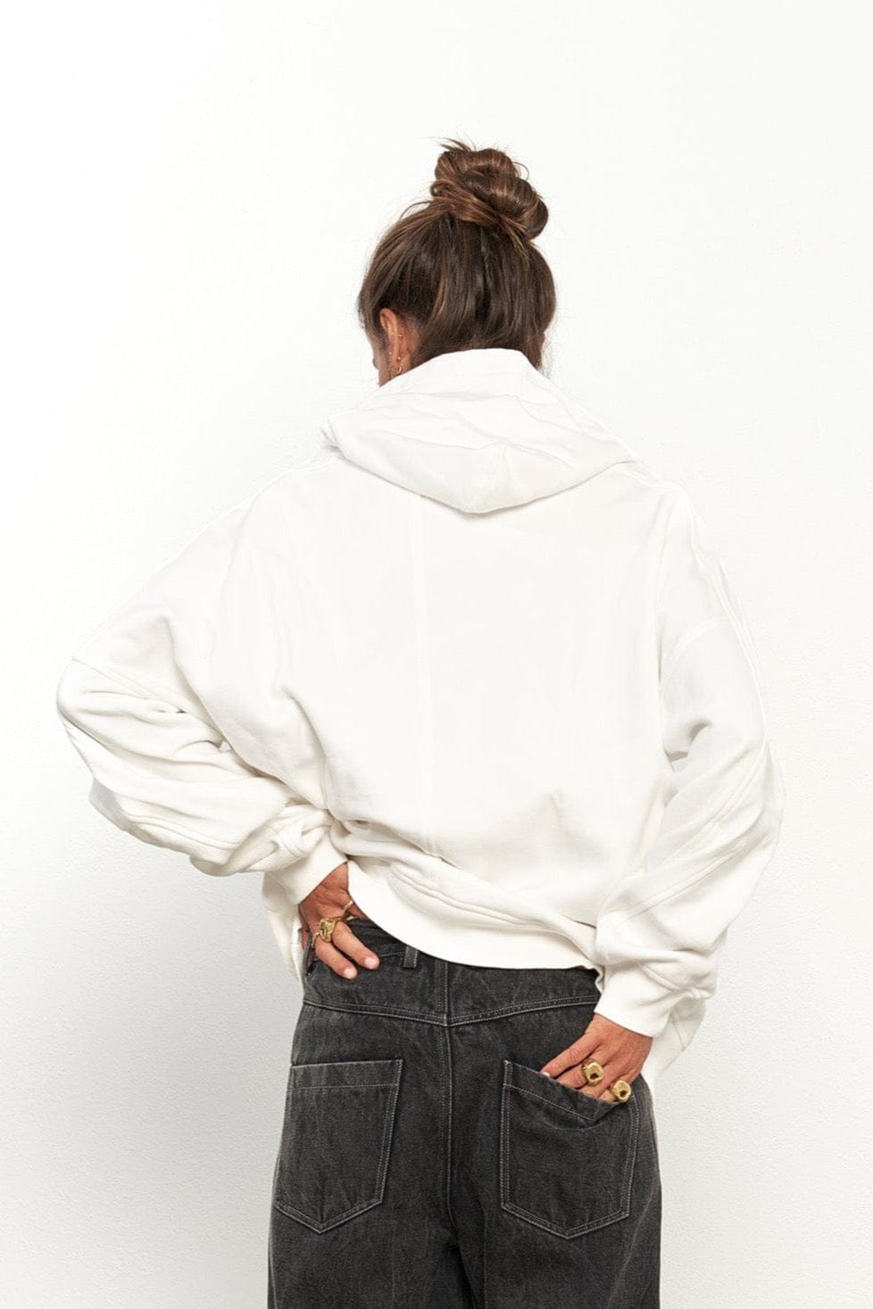 Par y escala White Hoodie
